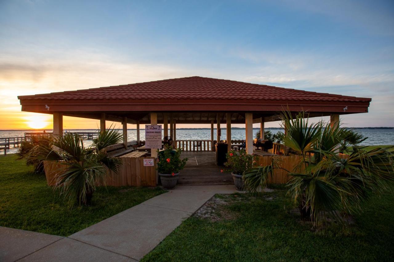 Seashell Escape Apartment Navarre Bagian luar foto